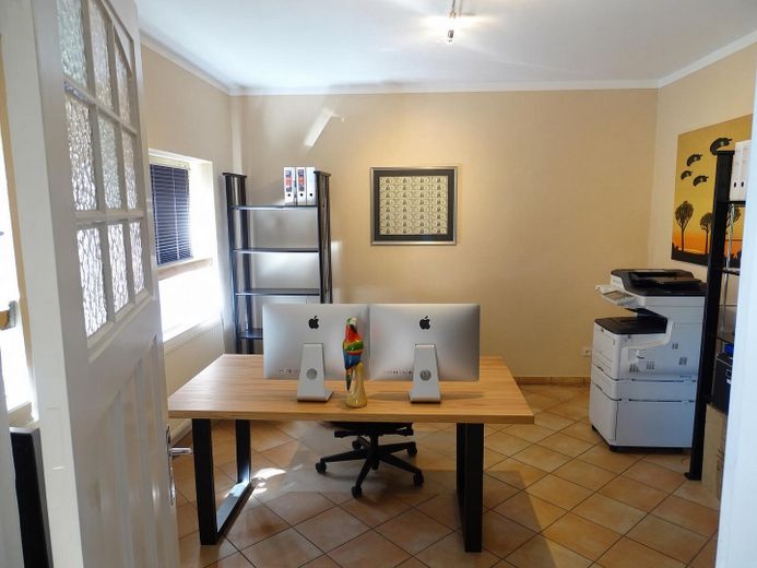ब्रुन्सबेक में असाधारण 4 कमरों वाला अपार्टमेंट – Büro/ Kinderzimmer