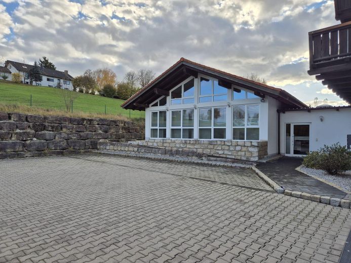 Locali ufficio esclusivi a Schwindegg – Parkplätze