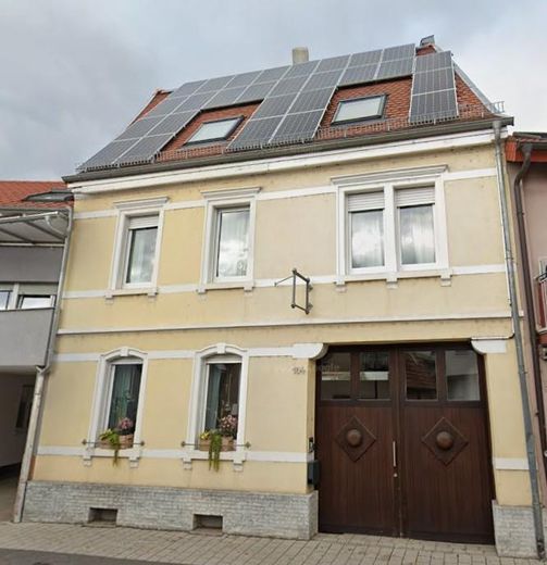 Ruhiges Wohnen in begehrter Lage mit viel Platz im ausgebauten Nebengebäude – Außenansicht