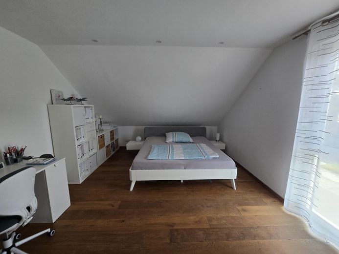 Ampio appartamento di 4 locali a Eggenstein-Leopoldshafen – Schlafzimmer