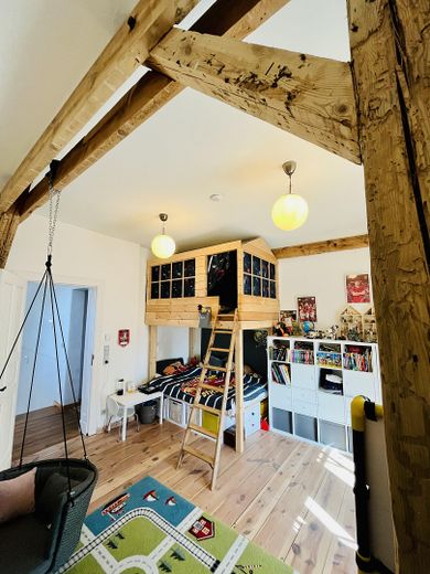 PROVISIONSFREIES JUWEL - Sanierte Altbauvilla mit großem Garten – Kinderzimmer mit Hochbett