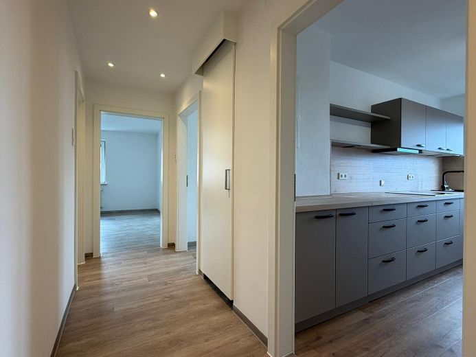Sanierte 2-Zimmer-Wohnung mit Balkon im Westend, nahe Theresienwiese – Flur II