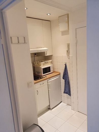 Möblierte 1 Zimmer Wohnung in Hamburg Winterhude, zentral, ab 01.09.2026 – Küche