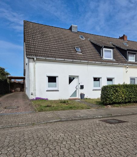 Provisionsfreie Doppelhaushälfte in zentraler Lage – Foto 1