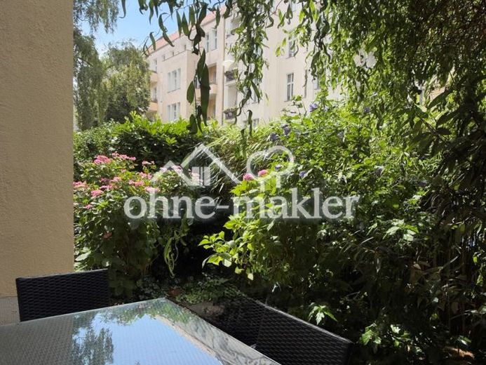 GROßZÜGIGE ALTBAUWOHNUNG MIT PRIVATER TERRASSE UND GARTENZUGANG – Foto 1