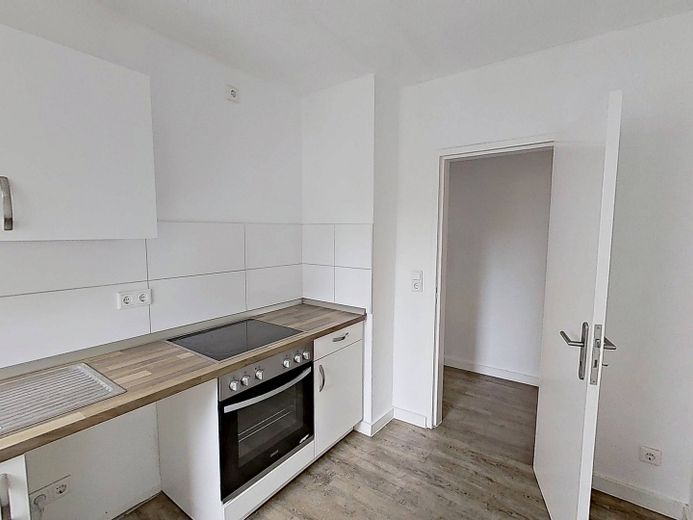 Moderno apartamento de 3 habitaciones con COCINA EMPOTRADA – Ansicht II: Küche