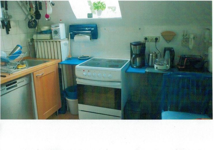 Schöne, helle 4-Zimmer Dachgeschosswohnung mit grossem Balkon im oberen Göttinger Ostviertel – Küche 