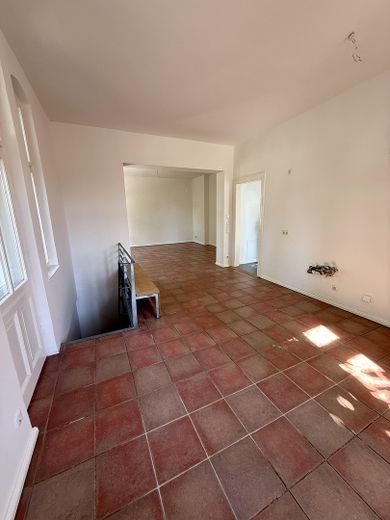 Repräsentative Gewerbefläche im Zentrum von Wandlitz – Open-Space-Bereich mit Küche