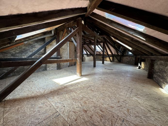 Immeuble commercial complet avec 10 chambres rénovées, un rez-de-chaussée à usage flexible et un potentiel d’aménagement dans les combles – 1. und 2. OG - Zimmer 