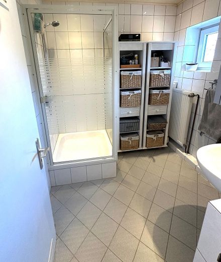 Stylowe mieszkanie na 2. piętrze w centrum miasta do wynajęcia – Bad