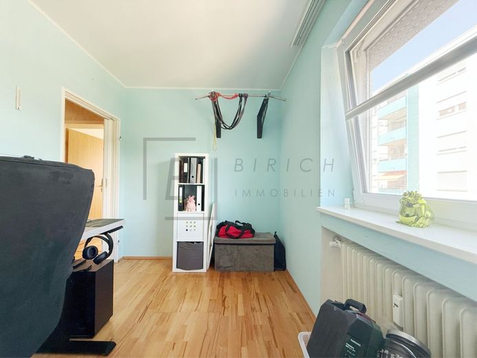 Helle 4-Zimmer-Wohnung in zentraler und familienfreundlicher Lage &amp; KFZ- Stellplatz – Balkonaussicht