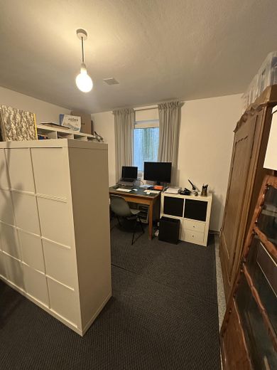 Near Simmerleinplatz: As-new, bright XXL semi-detached house, upscale features, KFW70 standard, with fitted kitchen – Keller 3 Büro/Fitnessraum