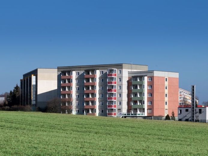2-Raum-Wohnung mit Balkon, Einbauküche und teilweise möbliert – फोटो 1