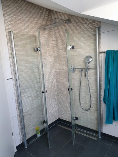 Duschbad mit ebenerdiger Dusch