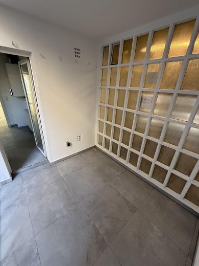 Erstbezug nach Kernsanierung- großzügige 4-Zimmer- Wohnung im Erdgeschoss – Balkon