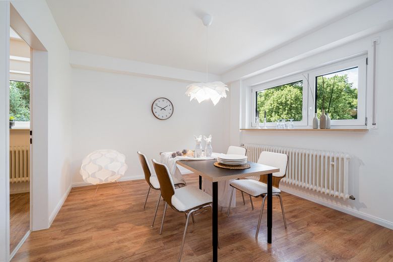Großzügiges Familienhaus in Traumlage – Einliegerwohnung unterstützt die Finanzierung – Esszimmer / Wohnen Detail_UG