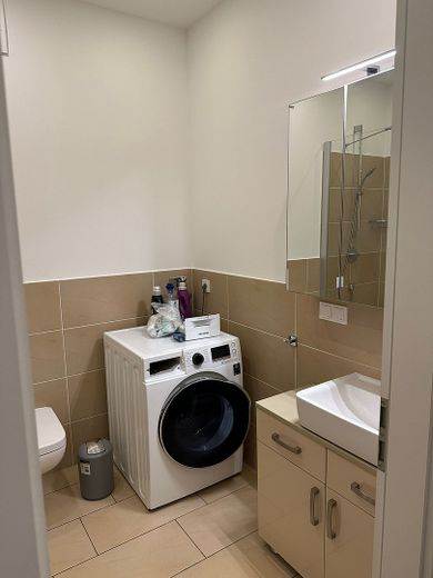 4 Zimmer Wohnung in einer Stadtvilla in Schmargendorf, Fußbodenheizung, Terrasse, 2 TG Stellplätze – Gäste WC