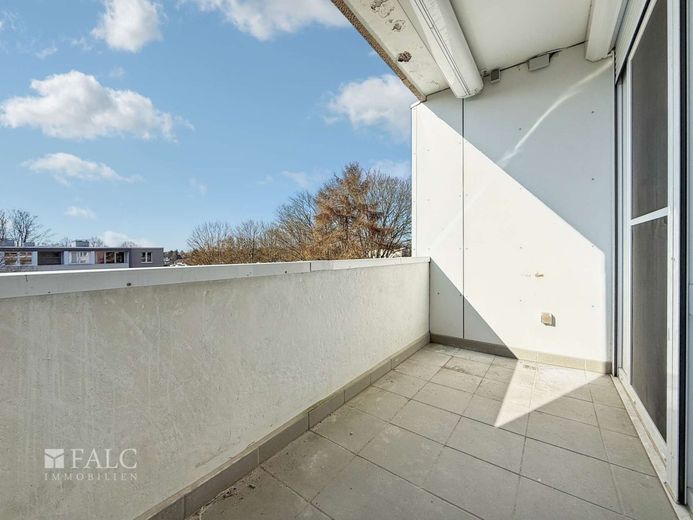 ***RESERVIERT - Erstbezug einer sanierten 3 Zimmer Wohnung in Feldrandlage von Nikolausberg*** – Balkon