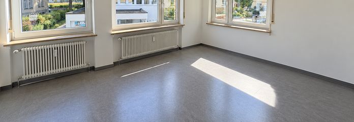 Habitación en piso compartido femenino, Stuttgart-Norte, DHBW al lado – Zimmer mit Fensterfront