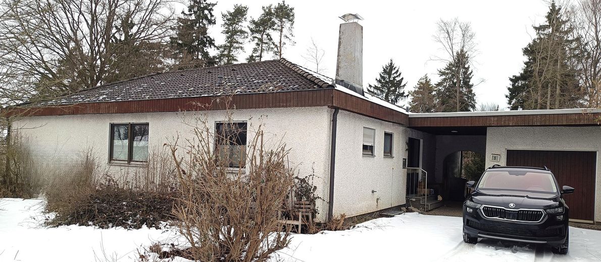 Aussen mit Garage