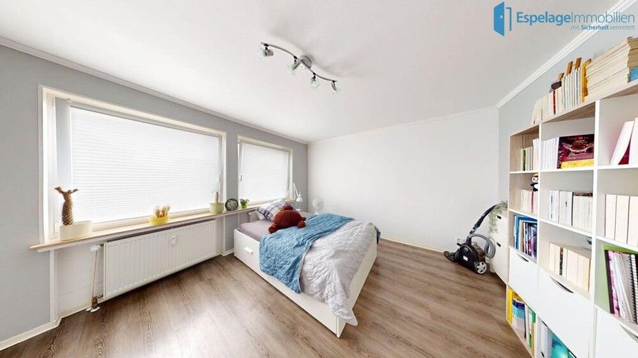 Kapitalanlage: Modernisierte 32  m²‑Wohnung im 1. OG - Frei werdend? – Wohn-Schlafzimmer