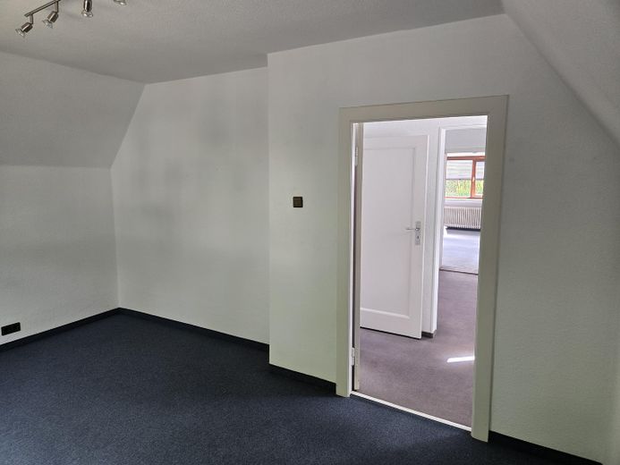 Großzügiges Einfamilienhaus mit viel Potenzial - provisionsfrei – Schlafzimmer  (OG)