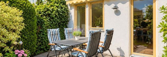 WINDISCH - Central et calme : maison de ville bien entretenue avec jardin dans le village familial de Gröbenzell