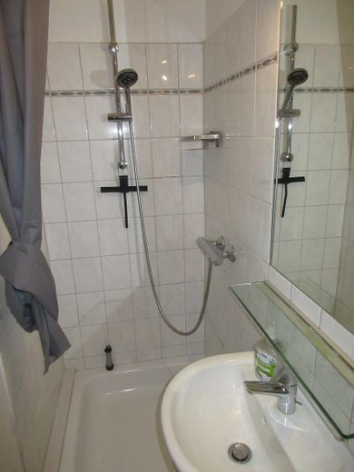 Kleines MFH mit drei Wohnungen und Garten - Bremen-Osterfeuerberg – Erdgeschoss-Wohnung