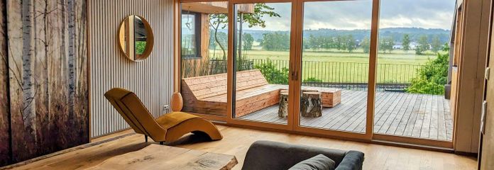 Traumhaftes Loftstudio mit grandiosem Blick in die Horlofftal-Auen.  Neubau Erstbezug. Möbliert. – Wohnraum Dachterrasse