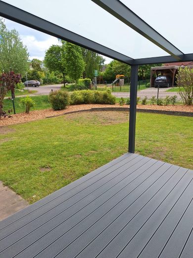 Exklusives Reihenendhaus – Erstbezug nach aufwendiger Sanierung mit PV-Anlage & sonnigem Garten – WPC anstelle von Betonplatten