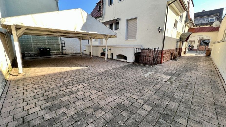 *** Bürohaus in Stadtmitte *** – Hof Ansicht 2