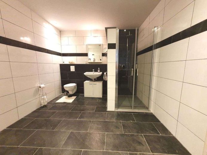 BADEZIMMER ERDGESCHOSS
