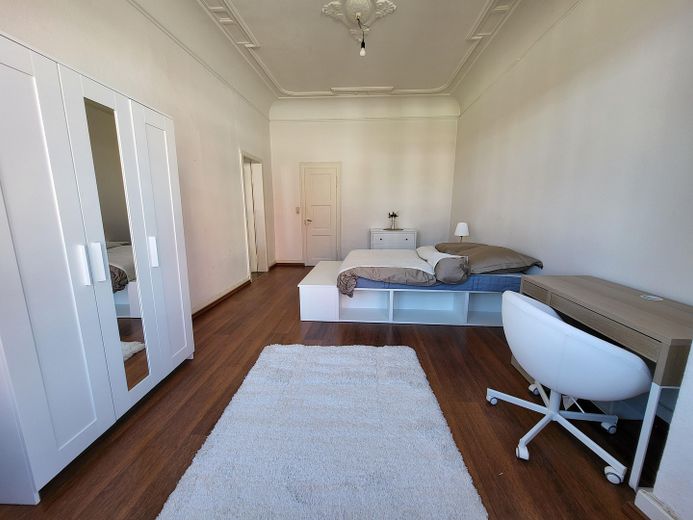 Eigentumswohnung in sehr guter Lage mit Entwicklungspotential – Zimmer I Ansicht III