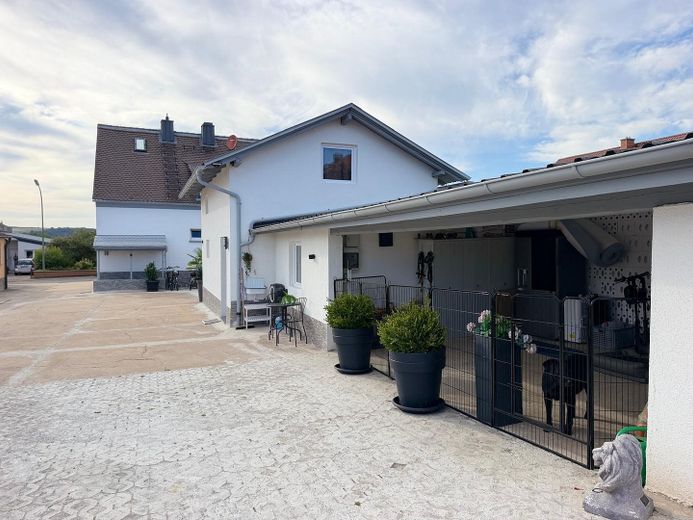 Wohnhaus mit mehreren möglichen Wohneinheiten und separatem Nebengebäude auf ca. 1110 m2 Grundstück – Foto 6