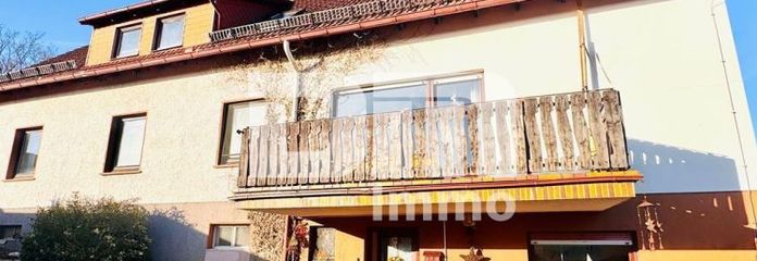 Casa unifamiliare o bifamiliare con annessi su un terreno da sogno di 1.250 m² con vista panoramica