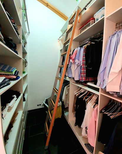 Ten nowoczesny dom w zabudowie bliźniaczej jest gotowy dla Państwa i Państwa rodziny w Unterschleißheim-Hollern. – Elternschlafzimmer