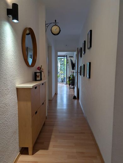 4-Zimmer-Wohnung mit Balkon und Garage in Trier-Kürenz – Flur
