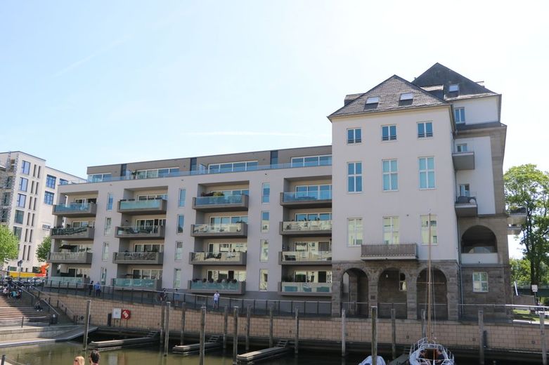 Wohnen im ehemaligen Stadtbad: Stilvolle 3-Zimmer-Wohnung mit Ruhrblick im Palais am Stadtkai – Palais am Stadtkai