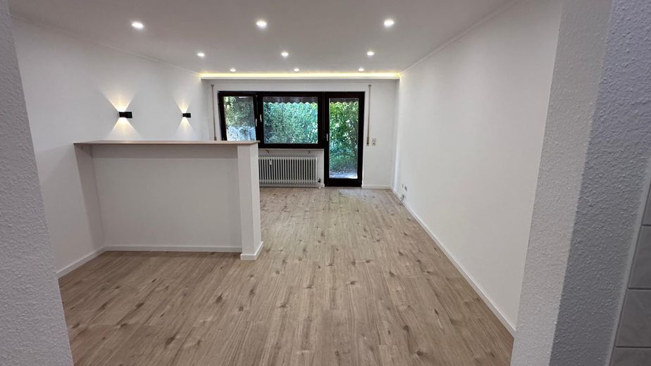 Sanierte und Möbilierte 1-Zimmer Wohnung in Wüstenrot – Wohn- und Schlafzimmer 1