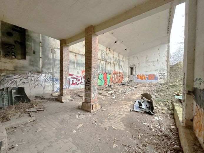 Historischer Hochbunker für gewerbliche Spezialnutzungen – Foto 1