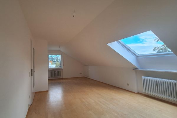 Schöne helle 1,5 Zimmer DG-Wohnung in ruhiger TOP-Lage