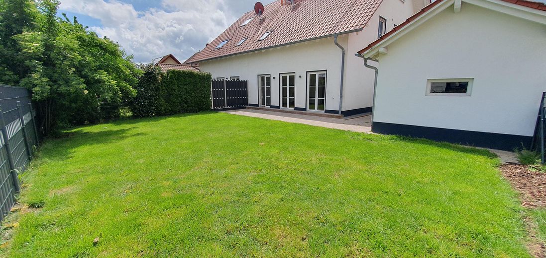 Helle, moderne Doppelhaushälfte in ruhiger Ecklage – sofort bezugsfertig! – Garten