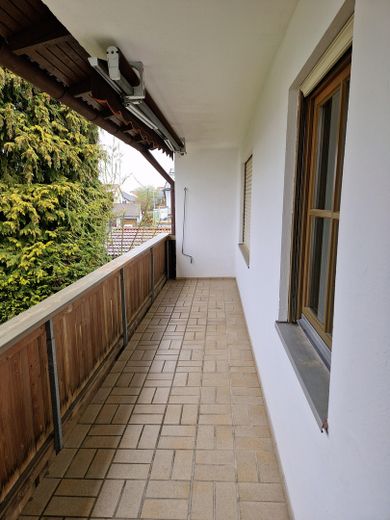 2-Zimmer Wohnung für Wochenendheimfahrer in Schrobenhausen – Balkon mit Markise