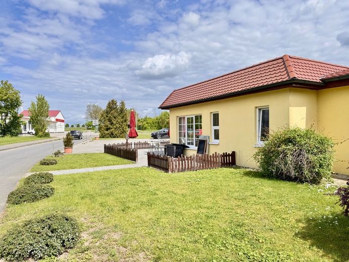 HORN IMMOBILIEN + beliebtes Eiscafé und Restaurant sucht Käufer und Nachfolger in Krackow bei Penkun – Gebäude