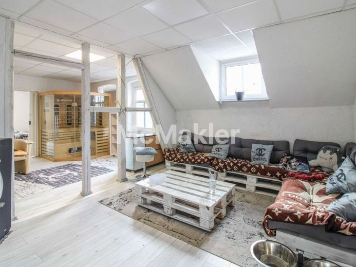 Sofort bezugsfertig: 3-Zimmer-Wohnung mit Garage in gepflegtem Mehrfamilienhaus – Foto 1