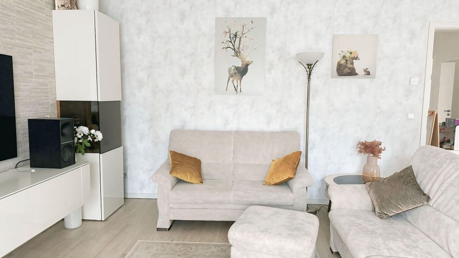 Hochwertige teilmöblierte 3-Zimmer-Wohnung mit Balkon – Foto 3