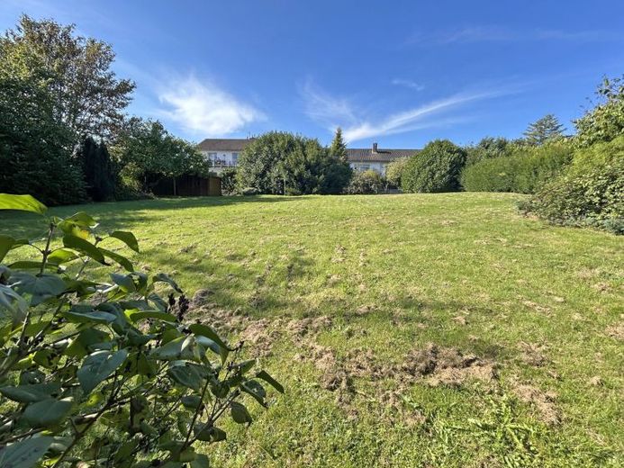 Großzügiges Baugrundstück mit vielseitigen Bebauungsmöglichkeiten für Ihr neues Zuhause – Foto 1