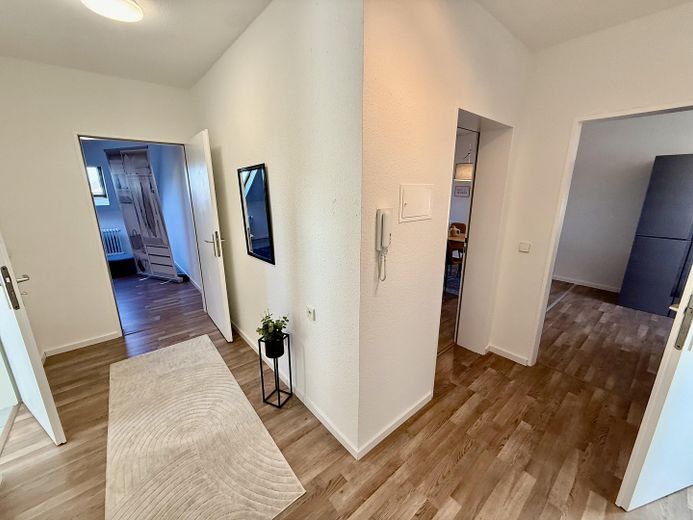 Eigentumswohnung im Dachgeschoss mit zwei Außenstellplätzen in Speyer – Flur Wohnung