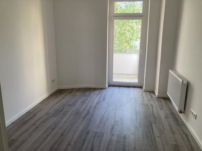 Großzügige 2-Zimmerwohnung mit Laminat, Balkon, Wanne und Einbauküche! – IMG_1291