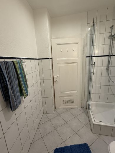 Möblierte 2 Zimmer-Wohnung in zentraler Lage in Frankfurt sachsenhausen – Bad